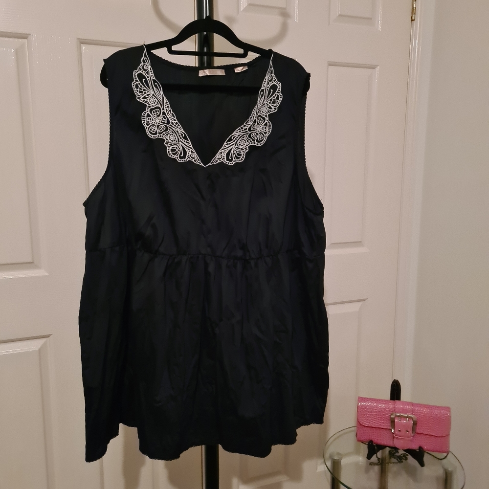REGATTA 24 Black White Embroidered Built in Collared Sleeveless Cropped Blouse - Picture 1 of 7